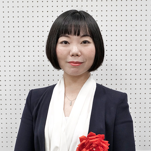 小林 咲花 氏
